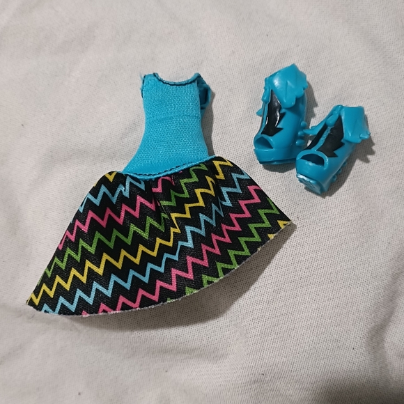 My Little Pony Equestria Girls - Trixie Lulamoon with Rainbow Dash's Outfit - Picture 7 of 7